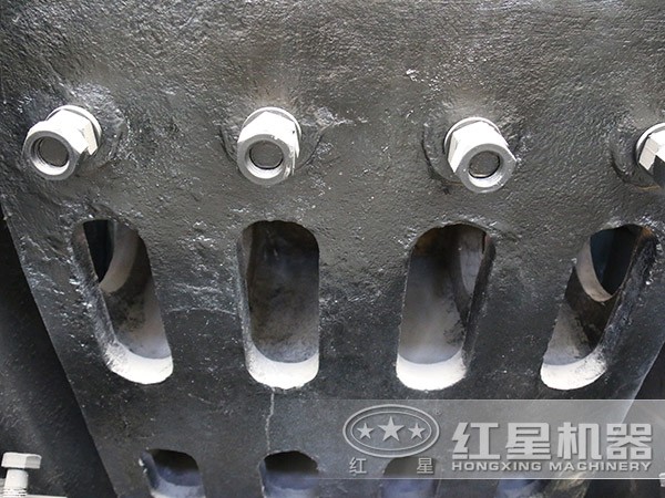 小型砂石粉碎機破碎深腔細(xì)節(jié)展示
