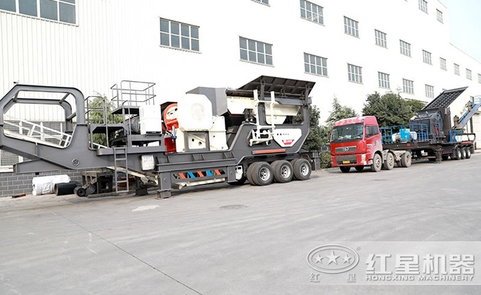 搭載顎式破碎機(jī)、反擊式破碎機(jī)