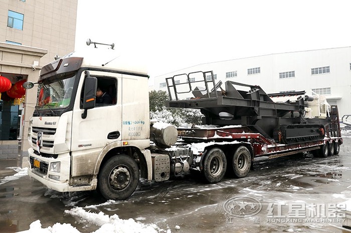 建筑垃圾粉碎設(shè)備車(chē)頭牽引就能開(kāi)著走