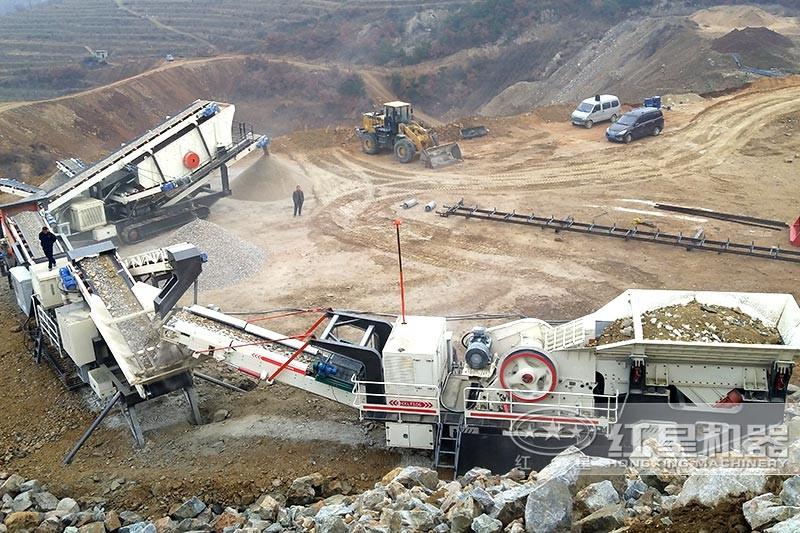 大型石頭碎石機(jī)現(xiàn)場：三臺(tái)聯(lián)機(jī)，破碎