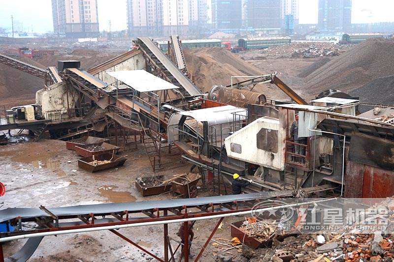 建筑垃圾破碎機-輪胎式移動破碎站，雙機聯(lián)合