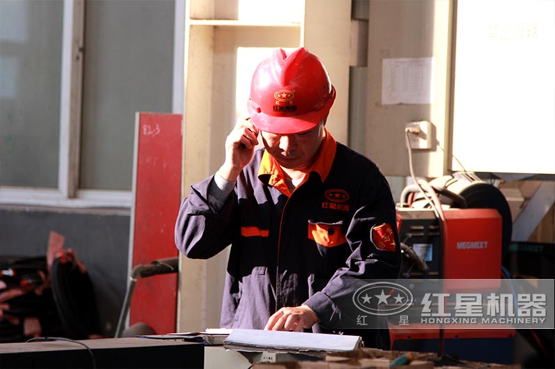 車間工人作業(yè)現場